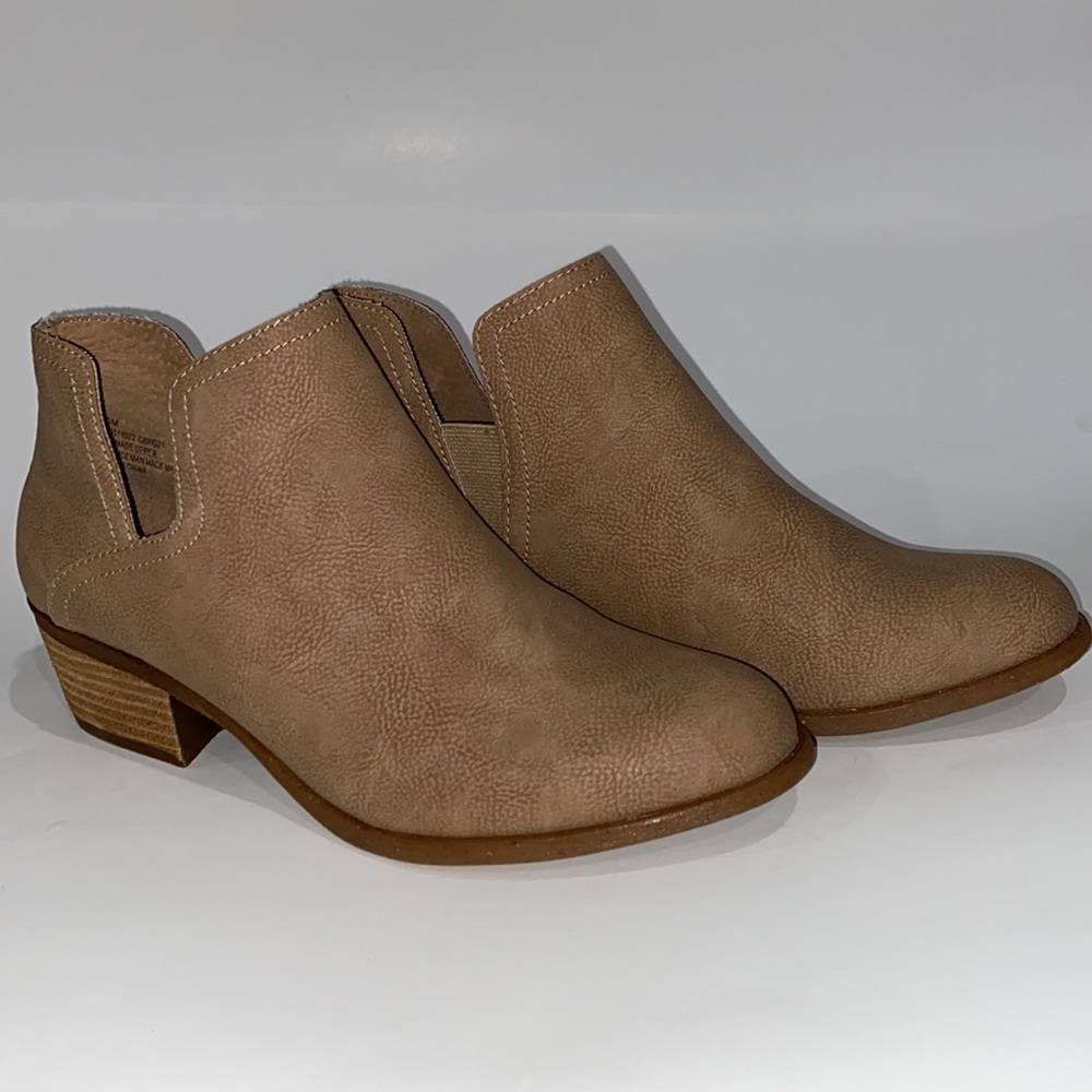 B.O.C Light Brown/Beige Suede Block Heel Ankle Boots Size 10